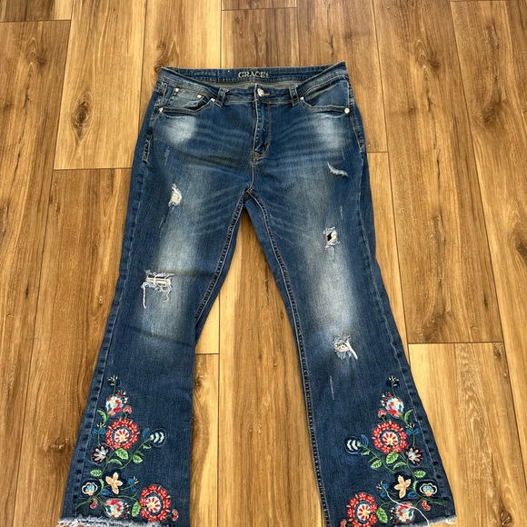 Grace in LA Distressed Denim with Floral Embroidery size 34 - Picture 2 of 5